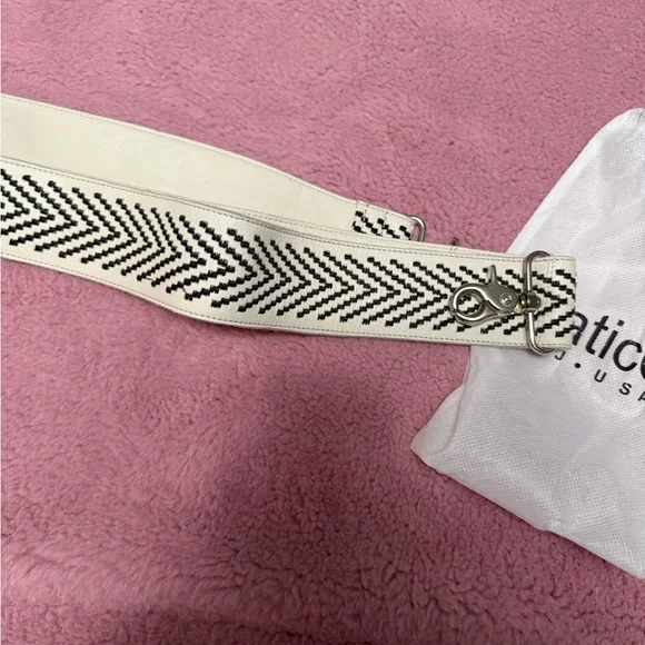 Latico Leather Bowie Cream and Black Patterned Adjustable Guitar Strap - Picture 5 of 6